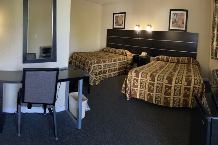 Room 8 of 10