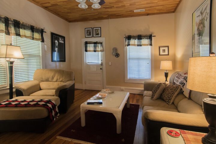Calhoun House Inn & Suites