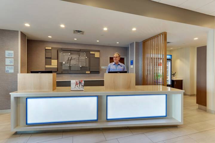 Hotel 6 of 65