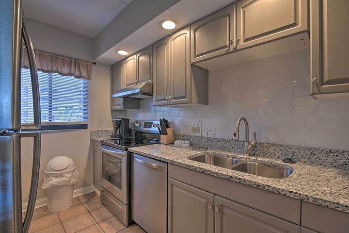 Pawleys Island Condo Retreat w / Beach Access!