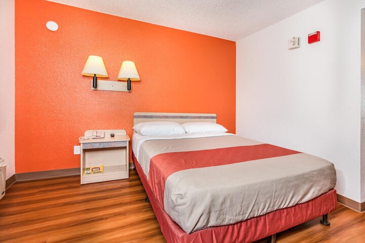 Room 46 of 65