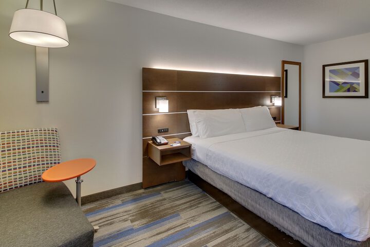 Room 45 of 77