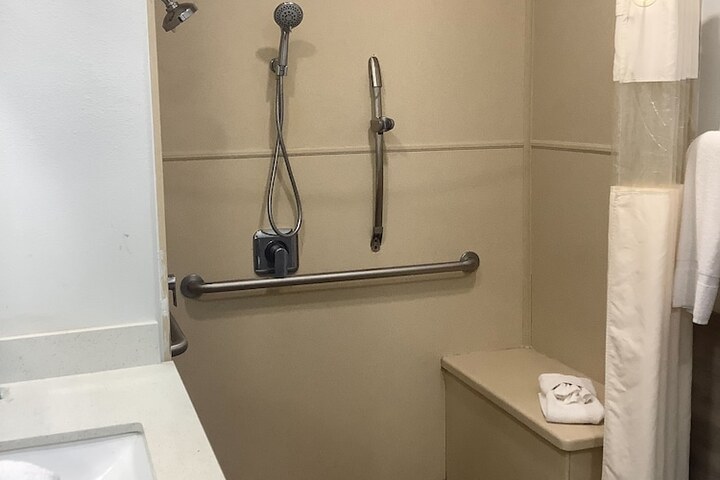 Room 11 of 33
