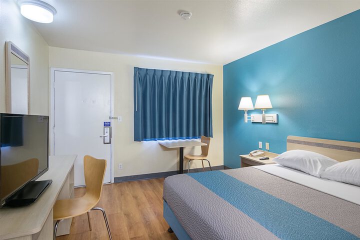 Room 16 of 30