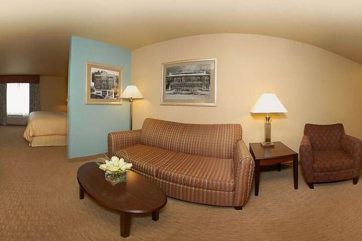 Comfort Suites near Hot Springs Park