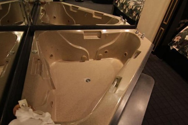 Hot Tub 35 of 39