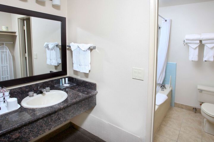 Clarion Inn Surfrider Resort