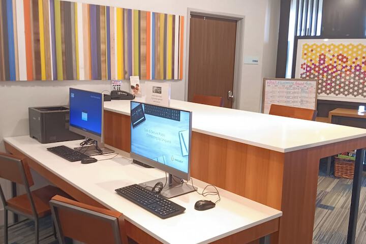 Holiday Inn Express & Suites Racine by IHG