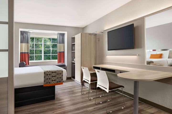 Room 28 of 53