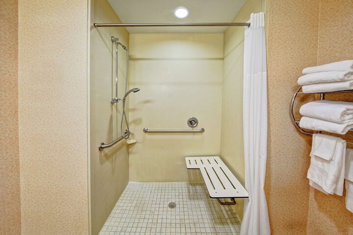 Room 28 of 39