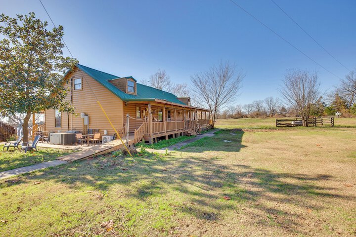 Private Lake On-site: Secluded Retreat in Grant!