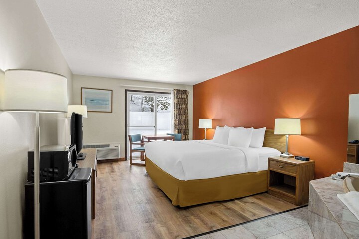 Econo Lodge Manistee