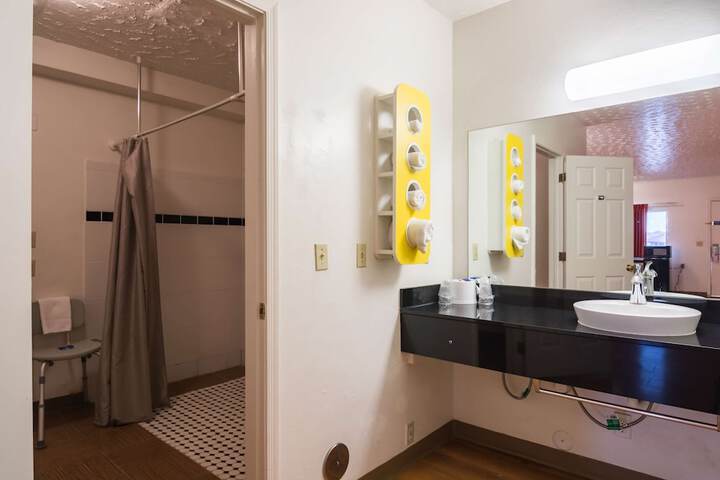 Room 34 of 87