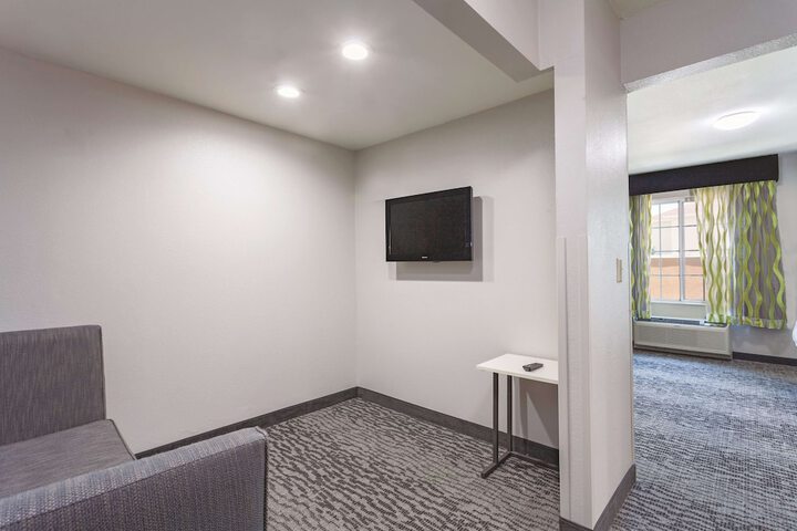 La Quinta Inn & Suites by Wyndham Knoxville North I-75