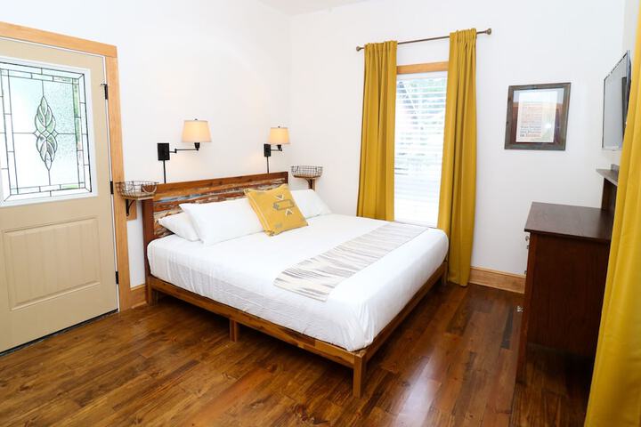 Room 34 of 206