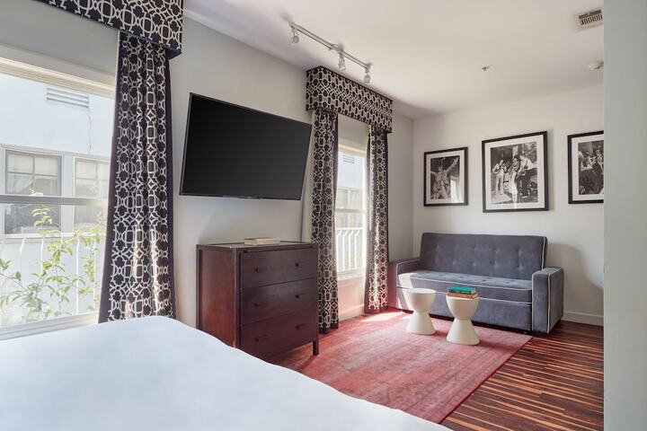 Room 10 of 30