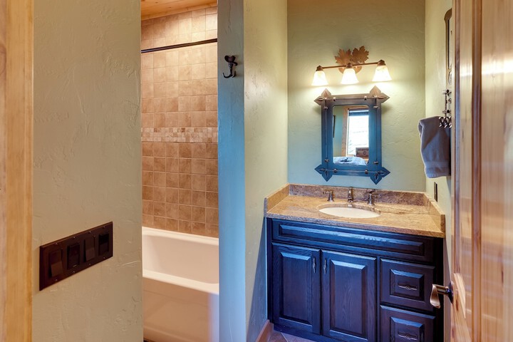 free Spirit Ranch w / Hot Tub & Mountain Views