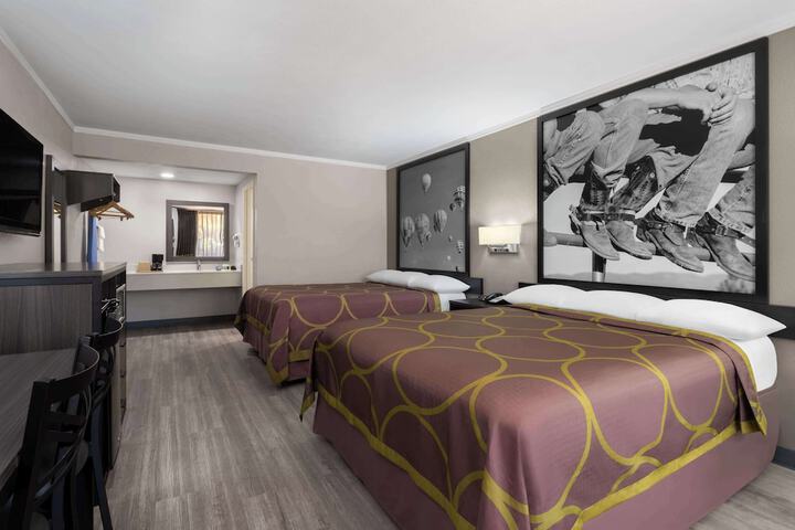 Super 8 by Wyndham Longview / North