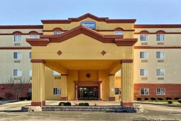 RODEWAY INN AND SUITES CARMEL