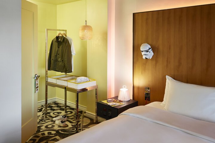 Room 51 of 121