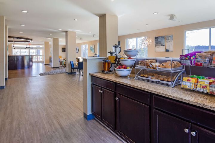 Best Western Dothan Inn & Suites
