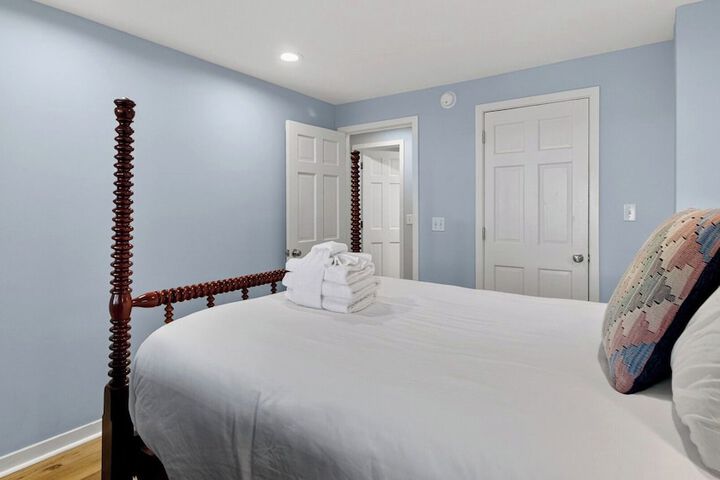 Lighthouse by Avantstay Beachfront View Home w / Pool Table & Ping Pong