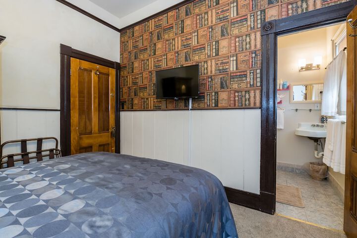 Room 42 of 60