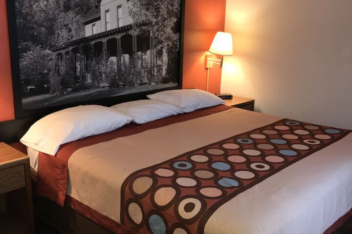 Room 16 of 32