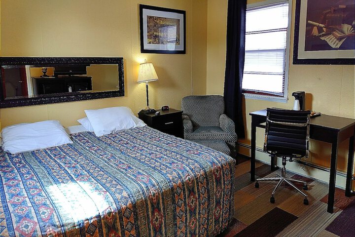 Room 6 of 19