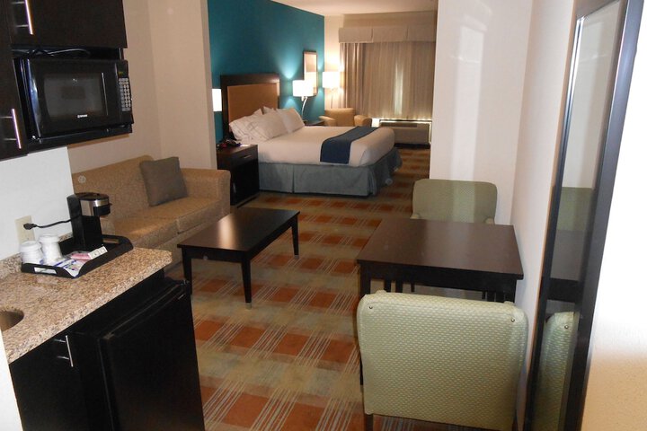 Room 25 of 36