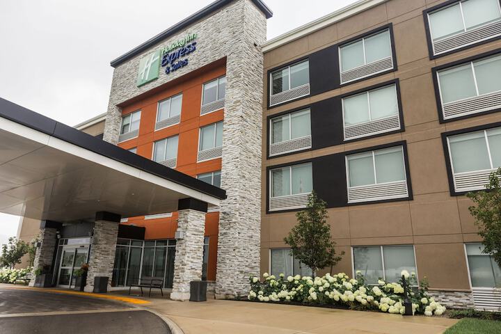 Hotel 7 of 107