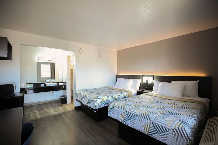 Room 10 of 36