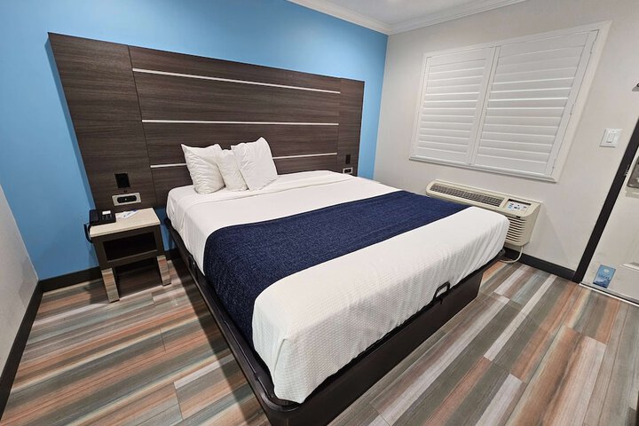 Travelodge by Wyndham Fullerton Near Anaheim