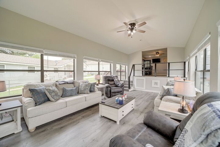 Waterfront Grove Retreat w / Dock: cedar Ridge'
