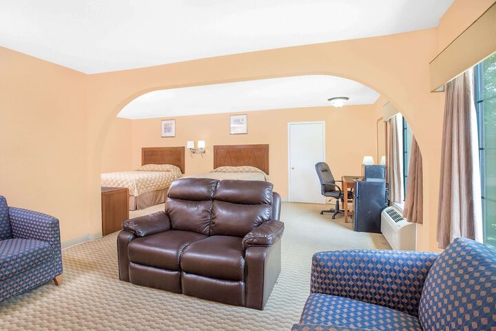 Room 6 of 14