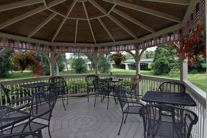 Coshocton Village Inn and Suites