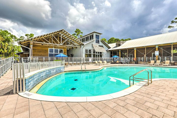 Near State Parks: Carrabelle Home w / Beach Access!