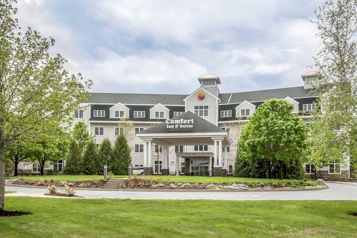 Comfort Inn & Suites Near Burke Mountain