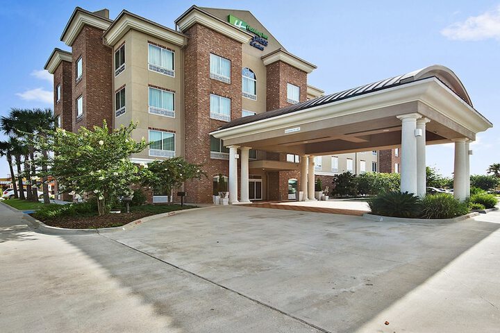 Holiday Inn Express & Suites Gonzales by IHG