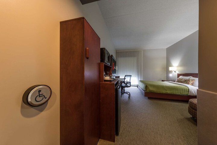 Room 83 of 137