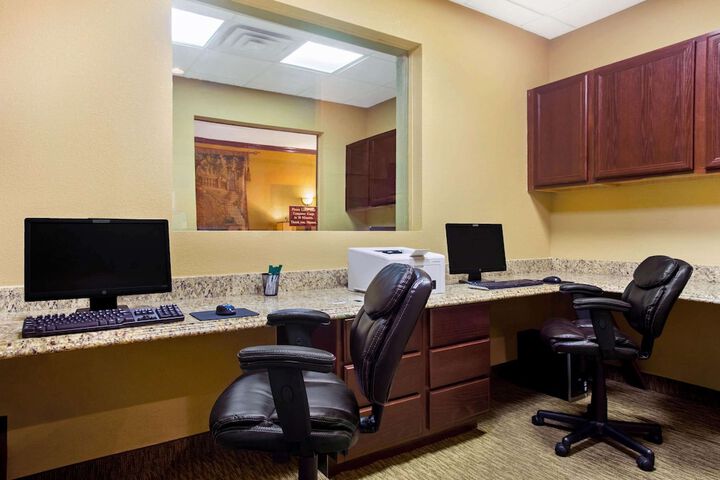 Business Center 99 of 100
