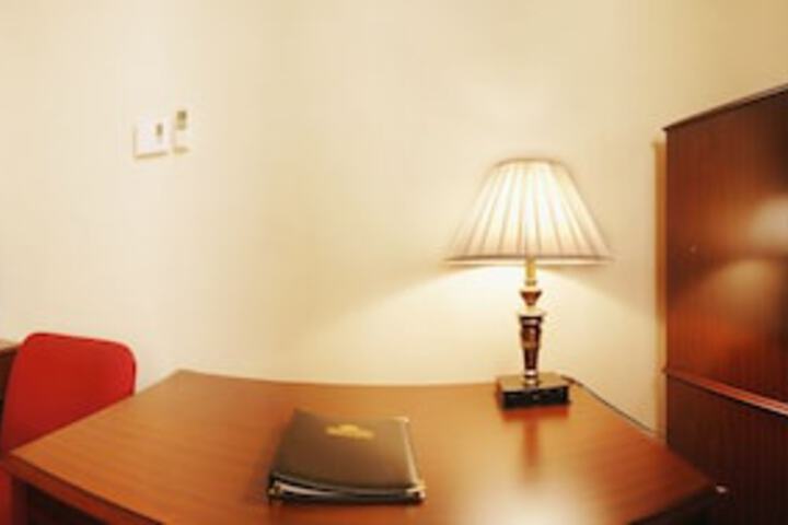 Room 12 of 25