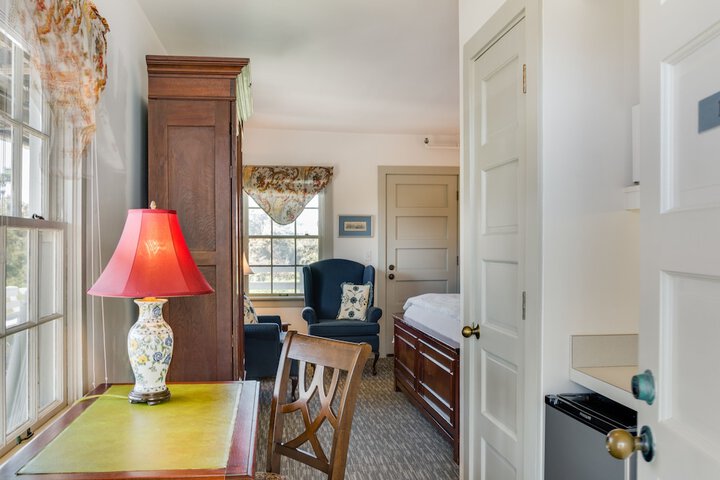 Room 46 of 76