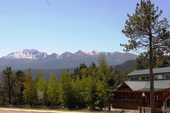 Eagle Fire Lodge & Cabins