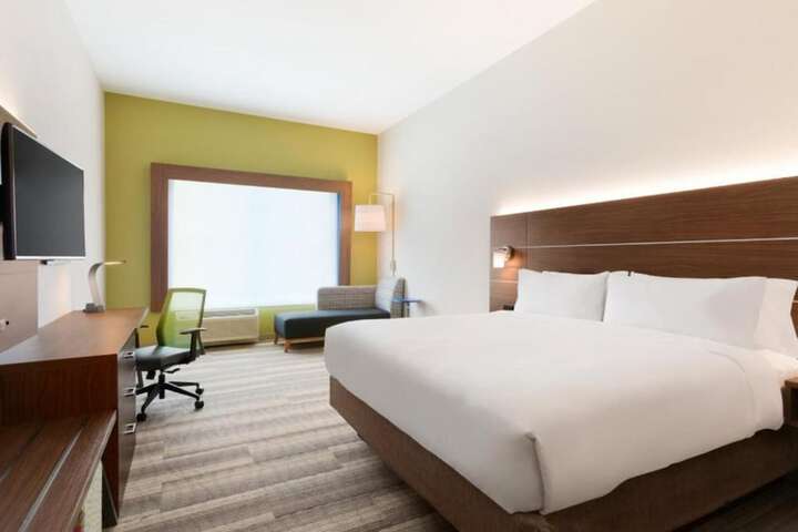 Room 21 of 37