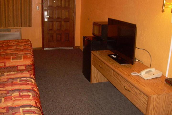 83 motel