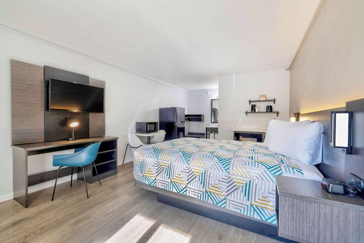 Room 9 of 25