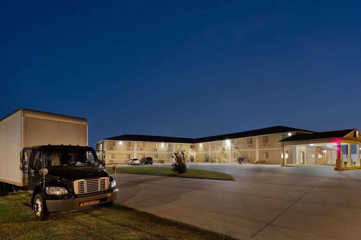 Hotel 5 of 40