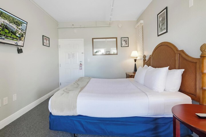 Crystal Bay Historic Hotel