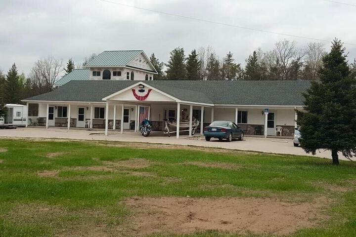 Scullys Manistee Outpost Motel